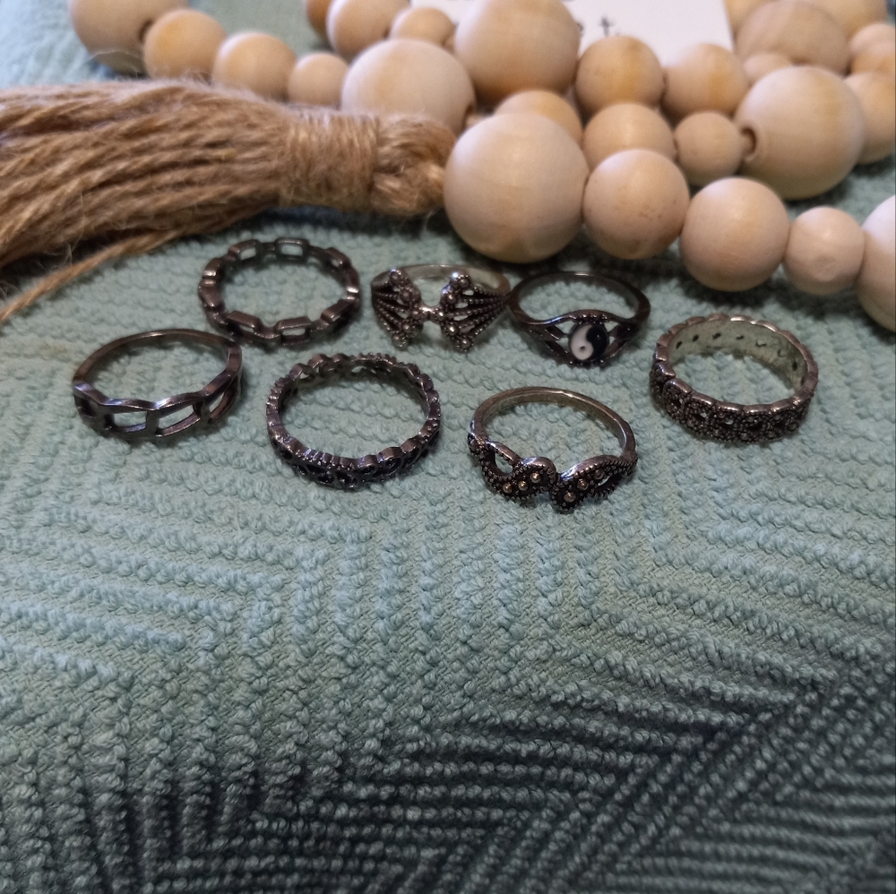 7 Silver Toned Rings